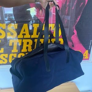 Huge blue everlane duffel bag, perfect for traveling